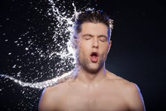 L'eau sur le visage. photo stock L'eau sur le visage. photo stock