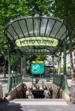 L'entrée à la station de métro d'abbesses Paris, France Photos libres de droits L'entrée à la station de métro d'abbesses Paris, France Photos libres de droits