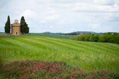 L'?glise de Vitaleta Paysage de Val d ?Orcia au printemps C?tes de la Toscane Val d ?Orcia, Sienne, Toscane, Italie - mai 2019 photographie stock L'?glise de Vitaleta Paysage de Val d ?Orcia au printemps C?tes de la Toscane Val d ?Orcia, Sienne, Toscane, Italie - mai 2019 photographie stock