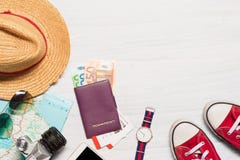 L'habillement d'accessoires de voyage et d'habillement le long pour les hommes Images libres de droits L'habillement d'accessoires de voyage et d'habillement le long pour les hommes Images libres de droits