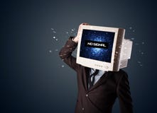 L'homme avec une tête de moniteur, aucun signal se connectent l'affichage Images stock L'homme avec une tête de moniteur, aucun signal se connectent l'affichage Images stock