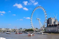 L'oeil de Londres sur la rive sud de la Tamise à Londres, Angleterre photographie stock libre de droits L'oeil de Londres sur la rive sud de la Tamise à Londres, Angleterre photographie stock libre de droits