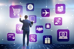 L'uomo d'affari nel commercio online e nel concetto di compera royalty illustrazione gratis L'uomo d'affari nel commercio online e nel concetto di compera royalty illustrazione gratis