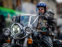 L'uomo sulla bici Immagine Stock Libera da Diritti L'uomo sulla bici Immagine Stock Libera da Diritti
