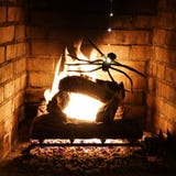 La araña desciende por el spinnaret iluminado imágenes de archivo libres de regalías La araña desciende por el spinnaret iluminado imágenes de archivo libres de regalías