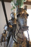 La armadura jousting del caballero y un caballo fotografía de archivo libre de regalías La armadura jousting del caballero y un caballo fotografía de archivo libre de regalías