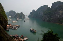 La bahía de Halong, Hanoi, Vietnam imagenes de archivo La bahía de Halong, Hanoi, Vietnam imagenes de archivo