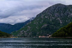 La bahía de Kotor imagen de archivo libre de regalías La bahía de Kotor imagen de archivo libre de regalías