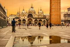 La beauté de Basilica di San Marco pendant l'heure d'or, Piazza S images stock La beauté de Basilica di San Marco pendant l'heure d'or, Piazza S images stock