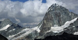 La bosselure Blanche dans les alpes suisses photos libres de droits La bosselure Blanche dans les alpes suisses photos libres de droits