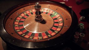 La boule de rotation de roulette de casino débarque sur le numéro 11 ordre banque de vidéos La boule de rotation de roulette de casino débarque sur le numéro 11 ordre banque de vidéos