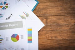 La carta del informe de negocios que prepara concepto de los gráficos/informe resumido en estadísticas circunda el gráfico de sec imagen de archivo libre de regalías La carta del informe de negocios que prepara concepto de los gráficos/informe resumido en estadísticas circunda el gráfico de sec imagen de archivo libre de regalías