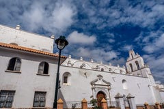 La cattedrale metropolitana a Sucre, Bolivia fotografia stock La cattedrale metropolitana a Sucre, Bolivia fotografia stock