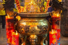 La Chine, croyances religieuses, style traditionnel, temples, grand encensoir photos libres de droits La Chine, croyances religieuses, style traditionnel, temples, grand encensoir photos libres de droits