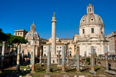 La colonna di Trajan, tribuna, Roma, Italia. fotografia stock libera da diritti La colonna di Trajan, tribuna, Roma, Italia. fotografia stock libera da diritti