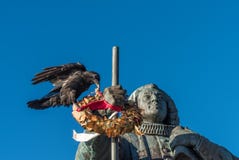 La cosecha enorme del cuervo florece de una guirnalda, Nuuk, Groenlandia imagen de archivo libre de regalías La cosecha enorme del cuervo florece de una guirnalda, Nuuk, Groenlandia imagen de archivo libre de regalías