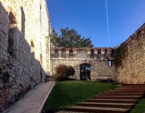 La cour dans la forteresse de Brescia photographie stock La cour dans la forteresse de Brescia photographie stock