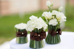 La cérémonie de mariage fleurit le décor image stock La cérémonie de mariage fleurit le décor image stock