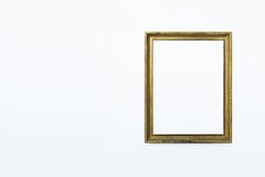 La derecha rectangular del marco del oro para pintar o imagen en el fondo blanco Agregue su texto imágenes de archivo libres de regalías La derecha rectangular del marco del oro para pintar o imagen en el fondo blanco Agregue su texto imágenes de archivo libres de regalías