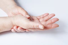 La donna consegna un fondo bianco Immagine Stock La donna consegna un fondo bianco Immagine Stock