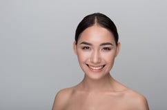 La donna elegante sta esprimendo la felicità fotografie stock La donna elegante sta esprimendo la felicità fotografie stock