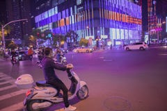La escena púrpura de la noche de la ciudad del xinjiekou de Nanjing La escena púrpura de la noche de la ciudad del xinjiekou de Nanjing
