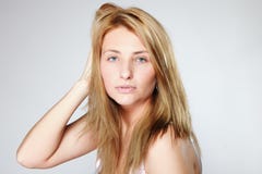 La femme blonde attirante sans composent images libres de droits La femme blonde attirante sans composent images libres de droits