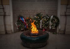 La flamme éternelle est un mémorial aux victimes de la deuxième guerre mondiale à Sarajevo photographie stock libre de droits La flamme éternelle est un mémorial aux victimes de la deuxième guerre mondiale à Sarajevo photographie stock libre de droits