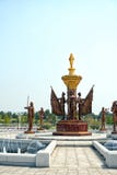 La fontaine devant le palais de Kumsusan du Sun Pyong Yang, DPRK - Corée du Nord photographie stock La fontaine devant le palais de Kumsusan du Sun Pyong Yang, DPRK - Corée du Nord photographie stock