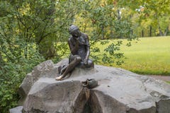 La fontaine, une femme avec un broc, Catherine Park image stock La fontaine, une femme avec un broc, Catherine Park image stock