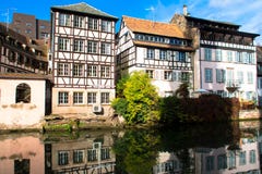 La Francia piccola a Strasburgo fotografia stock libera da diritti La Francia piccola a Strasburgo fotografia stock libera da diritti