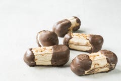 La galleta típica de los Países Bajos, con el chocolate y la almendra, llamó Bokkepootje imagen de archivo La galleta típica de los Países Bajos, con el chocolate y la almendra, llamó Bokkepootje imagen de archivo