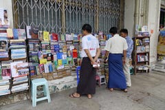 La gente a Mandalay, Myanmar fotografia stock libera da diritti La gente a Mandalay, Myanmar fotografia stock libera da diritti