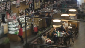 La gente in un caffè video d archivio La gente in un caffè video d archivio