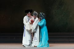 La gioia dell'atto di parto- ottavo che ottiene ad un Opera“Madame bambino-Kunqu neonato il bianco di Snake†fotografie stock libere da diritti La gioia dell'atto di parto- ottavo che ottiene ad un Opera“Madame bambino-Kunqu neonato il bianco di Snake†fotografie stock libere da diritti