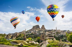 La grande attrazione turistica di Cappadocia - balloon il volo protezione fotografia stock La grande attrazione turistica di Cappadocia - balloon il volo protezione fotografia stock