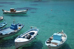 La Grèce, l'île d'Irakleia, bateaux de pêche image libre de droits La Grèce, l'île d'Irakleia, bateaux de pêche image libre de droits