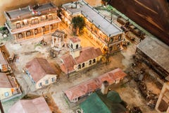 LA HABANA, CUBA - 23 DE FEBRERO DE 2016: Modelo del molino de la caña de azúcar y de la fábrica del ron en una exposición del del fotos de archivo libres de regalías LA HABANA, CUBA - 23 DE FEBRERO DE 2016: Modelo del molino de la caña de azúcar y de la fábrica del ron en una exposición del del fotos de archivo libres de regalías
