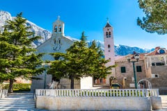 La iglesia parroquial de St Nikola-Baska Voda, Croacia imagen de archivo La iglesia parroquial de St Nikola-Baska Voda, Croacia imagen de archivo