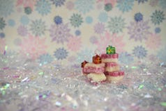 La imagen de la fotografía de la comida de la Navidad del hielo de coco pasado de moda inglés trata con las actuales decoraciones Imágenes de archivo libres de regalías La imagen de la fotografía de la comida de la Navidad del hielo de coco pasado de moda inglés trata con las actuales decoraciones Imágenes de archivo libres de regalías