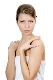 La jeune belle fille avec un renivellement normal image libre de droits La jeune belle fille avec un renivellement normal image libre de droits