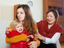 La jeune mère a des problèmes image libre de droits La jeune mère a des problèmes image libre de droits
