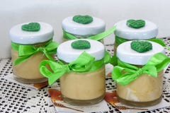 La maison de Biolagical a fait la crème cosmétique photo libre de droits La maison de Biolagical a fait la crème cosmétique photo libre de droits
