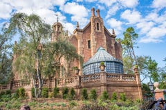 La mansión frecuentada en el reino mágico, Walt Disney World imagen de archivo libre de regalías La mansión frecuentada en el reino mágico, Walt Disney World imagen de archivo libre de regalías
