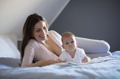 La maternité a été étonnante avec petite celle-ci mignonne images libres de droits La maternité a été étonnante avec petite celle-ci mignonne images libres de droits