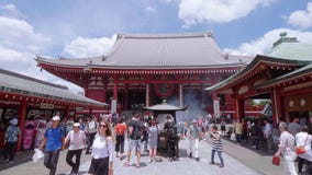 La mayoría del templo famoso en Tokio - el templo de Senso-Ji en Asakusa - TOKIO, JAPÓN - 12 de junio de 2018 metrajes La mayoría del templo famoso en Tokio - el templo de Senso-Ji en Asakusa - TOKIO, JAPÓN - 12 de junio de 2018 metrajes