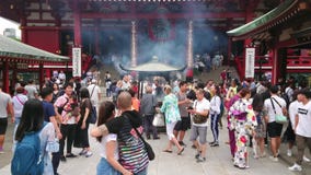 La mayoría del templo famoso en Tokio - el templo de Senso-Ji en Asakusa - TOKIO, JAPÓN - 12 de junio de 2018 metrajes La mayoría del templo famoso en Tokio - el templo de Senso-Ji en Asakusa - TOKIO, JAPÓN - 12 de junio de 2018 metrajes