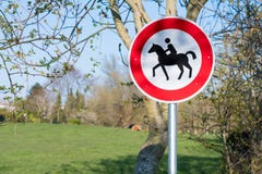 La muestra prohibida ninguna equitación permitió en la parte norteña de Alemania foto de archivo La muestra prohibida ninguna equitación permitió en la parte norteña de Alemania foto de archivo