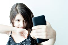 La niña hace el selfie imagen de archivo La niña hace el selfie imagen de archivo