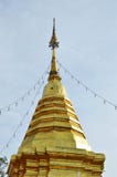La pagoda d'or contiennent la cendre de Bouddha dans le temple antique Thaïlande images stock La pagoda d'or contiennent la cendre de Bouddha dans le temple antique Thaïlande images stock